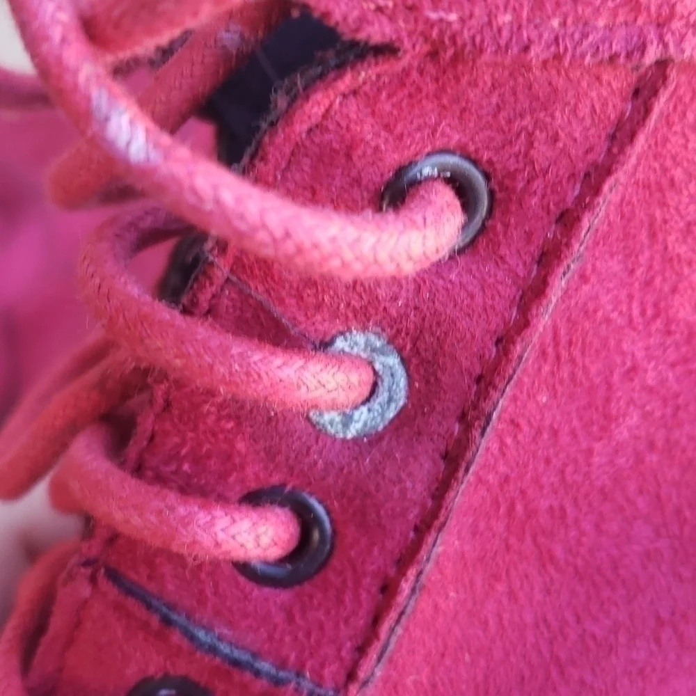 MTNG red suede